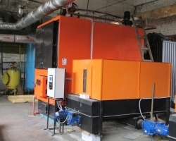 Новоград-Волинська Центральна Районна Лікарня. Котли - LIKA КВТ-1250М (1250кВт) - 2 шт., з автоматичною подачею палива (щепа), мультіциклонами, димососами та надсучасною сенсорною автоматикою керування.